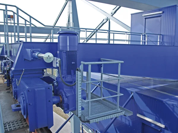 Gearmotor with terminal box