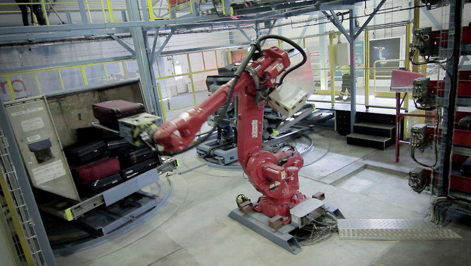 Ahkera is the first to develop a system that loads and unloads the ULDs and luggage cars fully automatically.
